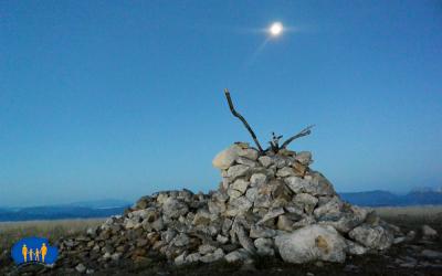 Un cairn marque le sommet du Dôme de Pié Ferré.