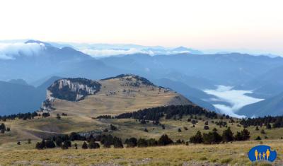 Paturages et bergeries au-dessus de Chatillon-en-Diois.