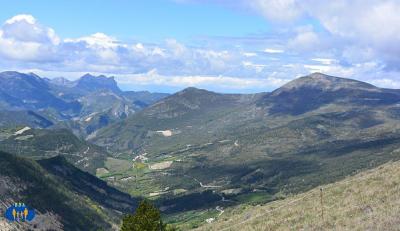 Vallée de Volvent dominée par la Servelle de Brette, et les Trois Becs au loin.