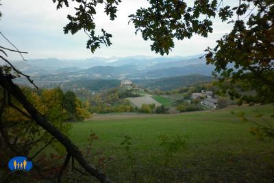 Au centre, le Château de Piégros.