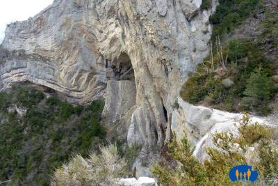 La beaume (nom provençal d'une grotte), elle ne semble pas accessible !