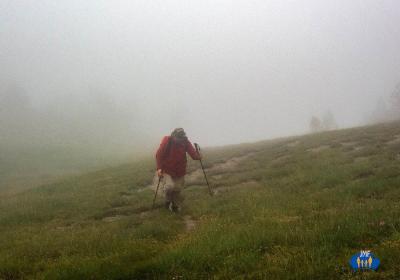 Au Col du Pigeon, pluie, vent et brouillard précipitent notre retour.
