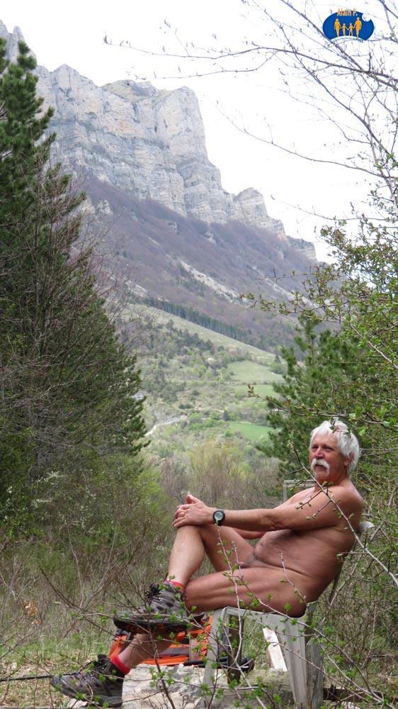 Attention, la chaise est endommagée.