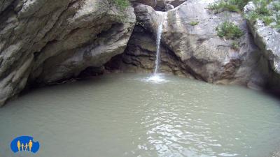 Grande vasque propice au plongeon et à la baignade.
