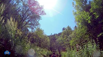 Premiers pas dans le ruisseau d'Aucelon.