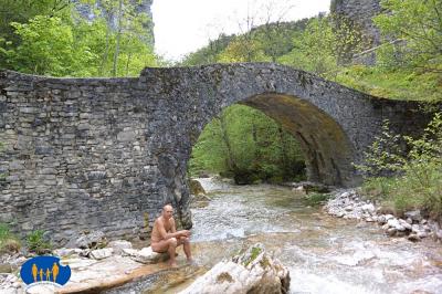 5J-Dsc 0238c (retour au pont de Vachères, repos après une baignade rafraichissante).