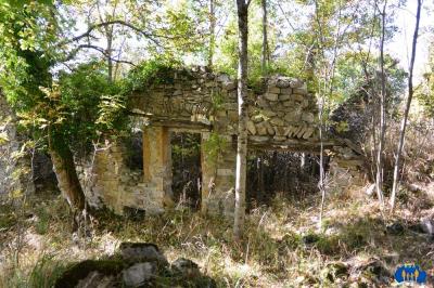 Hameau du Serre - Ancien mur d'entrée.