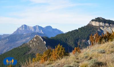 Rochers de Saint-Michel, La Pale, et au loin les Trois Becs.
