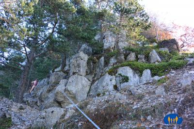 Tarsimoure - Passage délicat dans les rochers avec Main-courante.