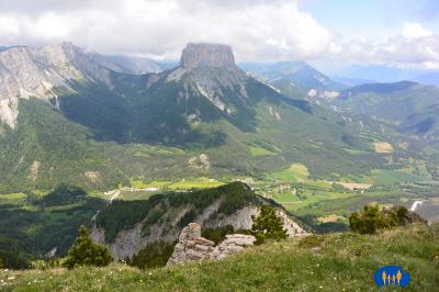 Le Mont Aiguille, la tête dans les nuages.