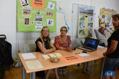 Diois danse et ses 2 présentatrices.