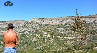 Buis-les-Baronnies - Les montagnes présentent ici peu de végétation.