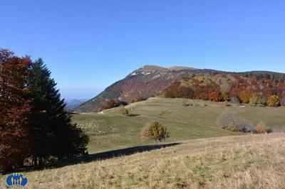Col de Vassieux - Le But Saint Genix, face à nous.