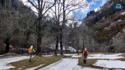 Plus bas, la neige devient à nouveau rare.