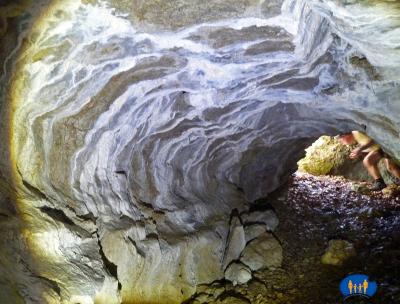 Retour vers la sortie de la Grotte des Ruelles.