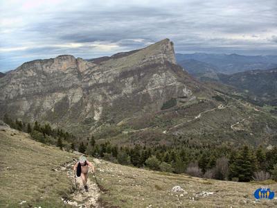 En arrière plan, la montagne des Trois Becs.