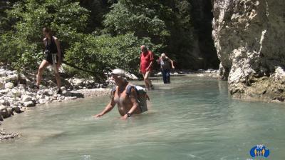 Jmf - Il faut choisir, traverser dans l'eau ou sur la rive !