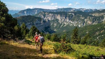Rocher de Combau à Gauche, Plateau de Tussac au centre, Massif de Glandasse à l'arrière  - 3670a