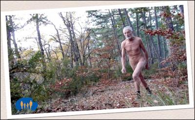 Marche en sous bois intégralement nu !