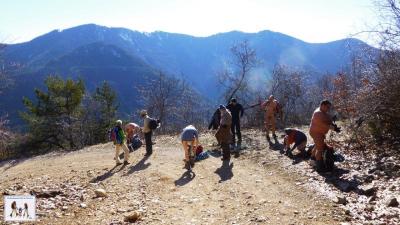 On ôte les vêtement au soleil.