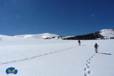 Immenses espaces de neige vierge devant nous.