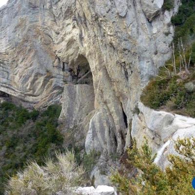 La beaume (nom provençal d'une grotte), elle ne semble pas accessible !