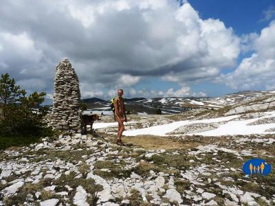 Grand cairn à 1898 m.