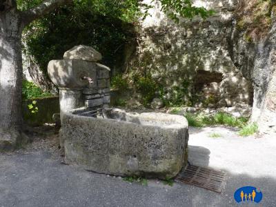 Joli bassin en pierre.